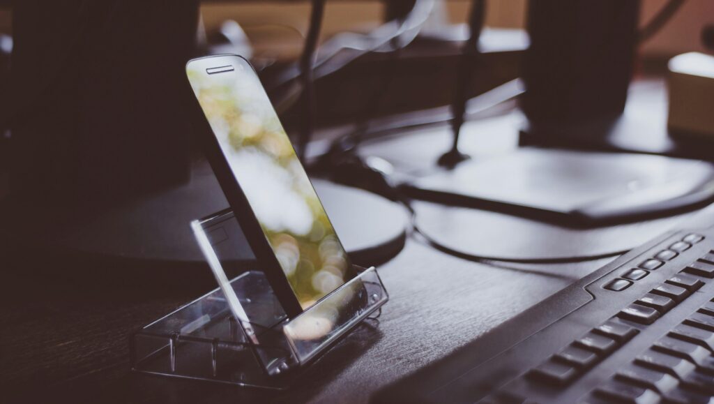 Use technology to avoid as mishap  [Solo travel safety tips]